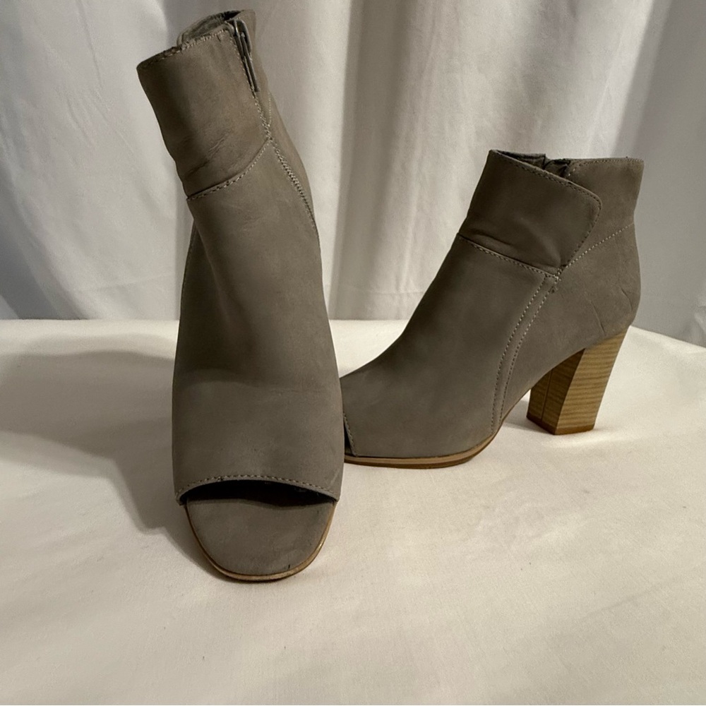 BC (Born in California) Gray Heeled Booties - Size 8.5